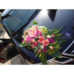 Στολισμος Αυτοκινητου Με Μπροστινη Συνθεση Με Ζερμπερες Και Τριανταφυλλα Σε Αποχρωσεις Του Φουξια - ΚΩΔ.:At233-Au