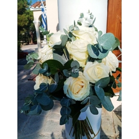 Ανθοστολισμός Γάμου με λευκά τριαντάφυλλα και ευκάλυπτο - ΚΩΔ.:XZ-2606-A