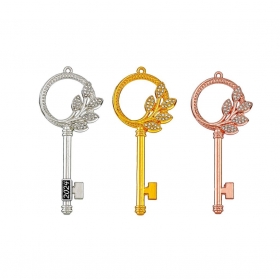 Μεταλλικό κρεμαστό κλειδί με στρας και χρονολογία 3X7cm - ΚΩΔ:M2024-12306-AD