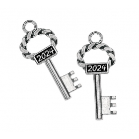 Μεταλλικό κρεμαστό ασημί κλειδί με χρονολογία 1.7X4cm - ΚΩΔ:M2024-6943-AD