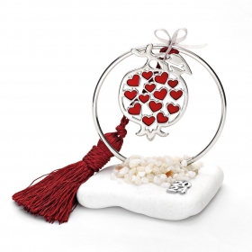 Γούρι Σε Βότσαλο - Μεταλλικός Ασημί Κύκλος Με Ρόδι Κόκκινες Καρδιές Και Κόκκινη Φούντα - ΚΩΔ:EG21131-AD