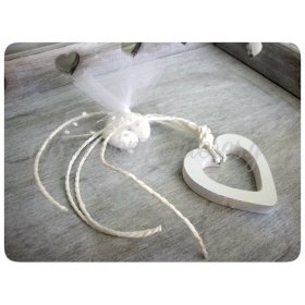 Μπομπονιερα Γαμου Λευκη Ξυλινη Καρδια Διατρητη - ΚΩΔ:Mpo-50633
